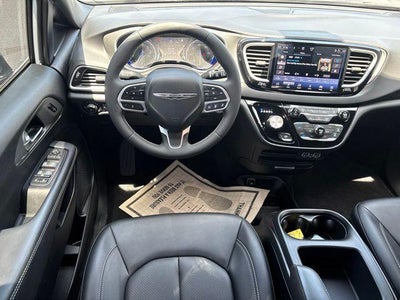 2025 Chrysler Pacifica Select FWD
