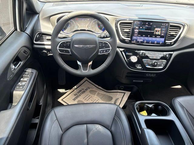2025 Chrysler Pacifica Select FWD