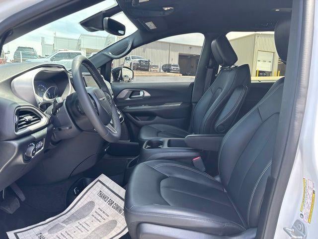 2025 Chrysler Pacifica Select FWD