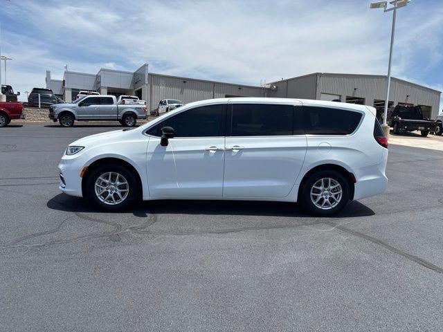 2025 Chrysler Pacifica Select FWD
