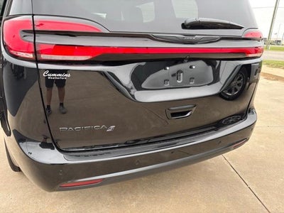 2026 Chrysler Pacifica Select FWD