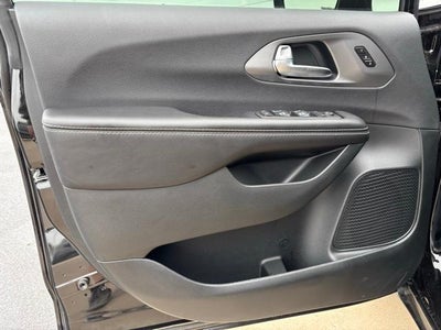 2026 Chrysler Pacifica Select FWD