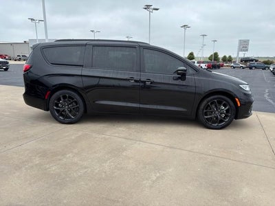 2026 Chrysler Pacifica Select FWD
