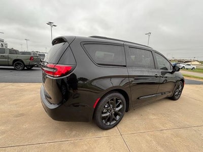 2026 Chrysler Pacifica Select FWD