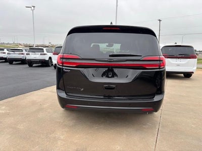 2026 Chrysler Pacifica Select FWD