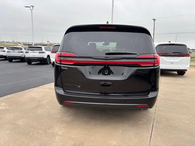 2026 Chrysler Pacifica Select FWD