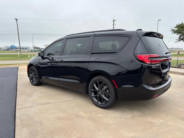 2026 Chrysler Pacifica Select FWD