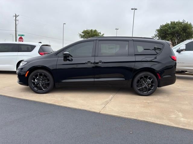 2026 Chrysler Pacifica Select FWD