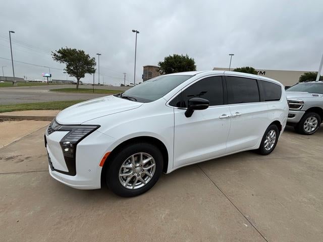2027 Chrysler Pacifica Select FWD