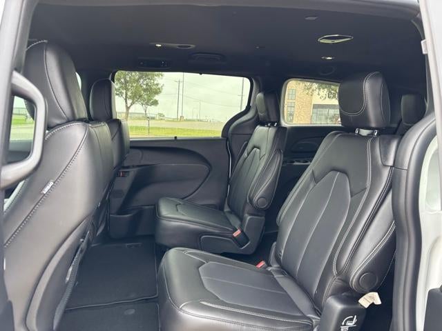 2027 Chrysler Pacifica Select FWD