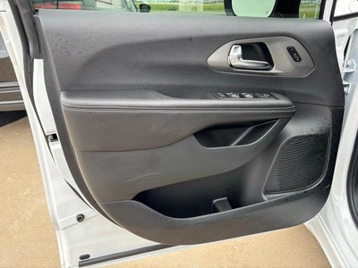 2027 Chrysler Pacifica Select FWD