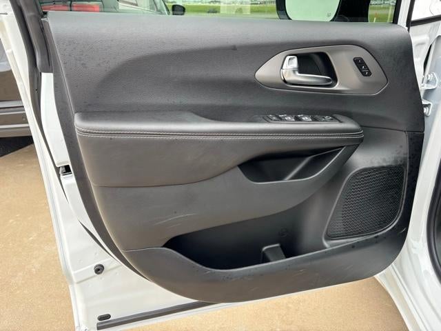 2027 Chrysler Pacifica Select FWD