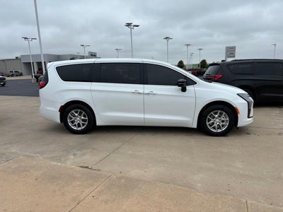 2027 Chrysler Pacifica Select FWD