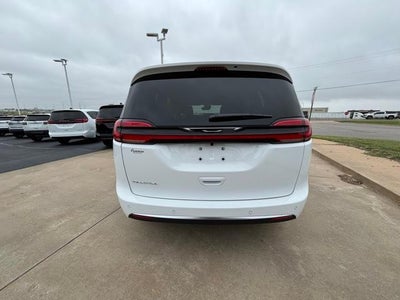 2027 Chrysler Pacifica Select FWD