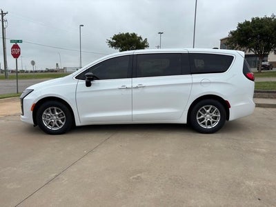 2027 Chrysler Pacifica Select FWD
