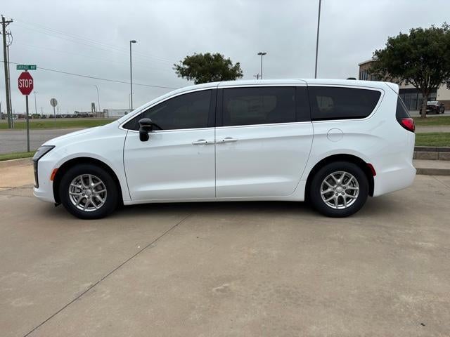 2027 Chrysler Pacifica Select FWD