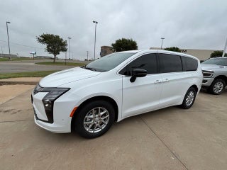 2027 Chrysler Pacifica Select FWD