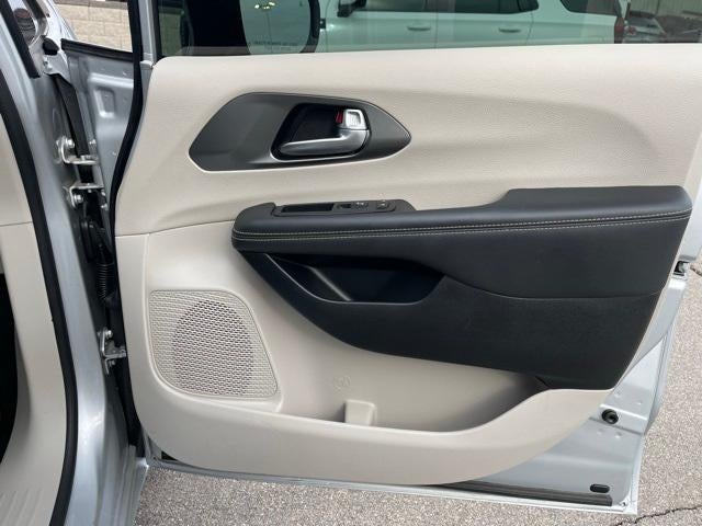 2024 Chrysler Pacifica Touring L FWD