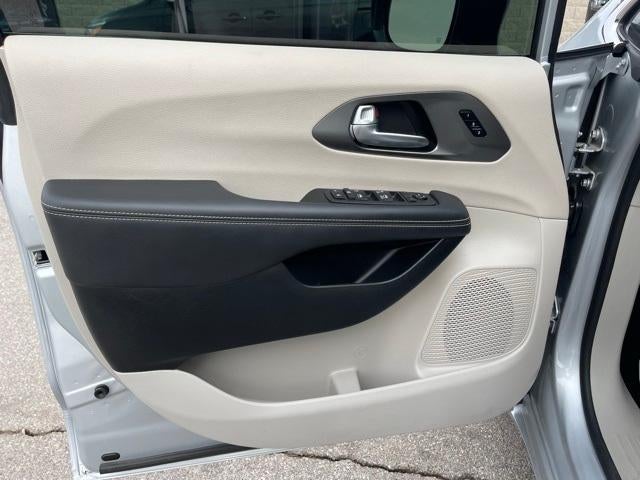 2024 Chrysler Pacifica Touring L FWD