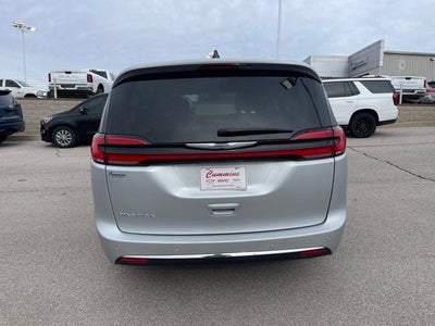 2024 Chrysler Pacifica Touring L FWD