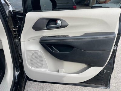 2024 Chrysler Pacifica Touring L FWD