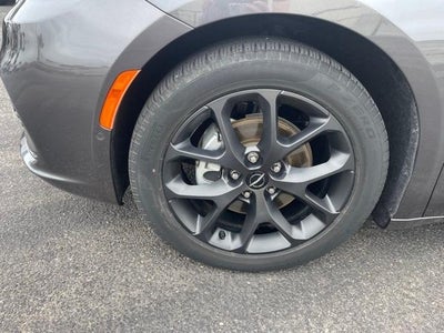 2022 Chrysler Pacifica Touring L FWD