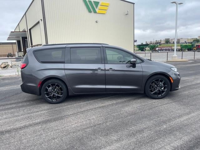 2022 Chrysler Pacifica Touring L FWD