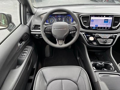 2027 Chrysler Pacifica Limited FWD