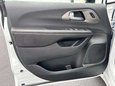 2027 Chrysler Pacifica Limited FWD