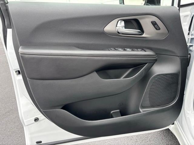 2027 Chrysler Pacifica Limited FWD