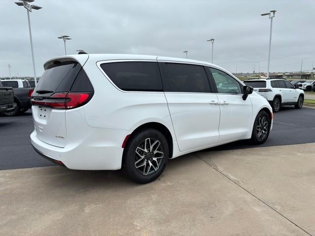 2027 Chrysler Pacifica Limited FWD