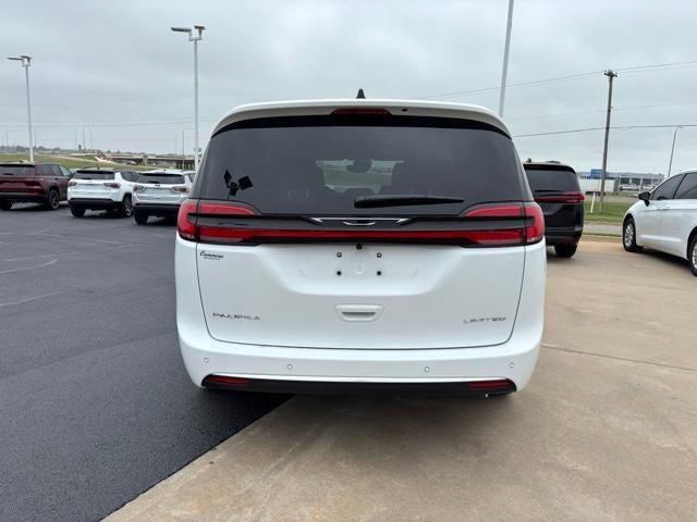 2027 Chrysler Pacifica Limited FWD