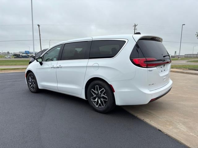2027 Chrysler Pacifica Limited FWD